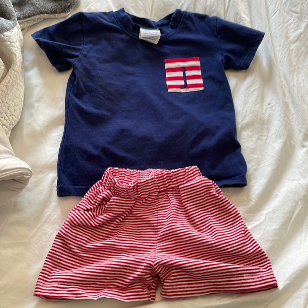 Monogrammed J T-shirt set with shorts